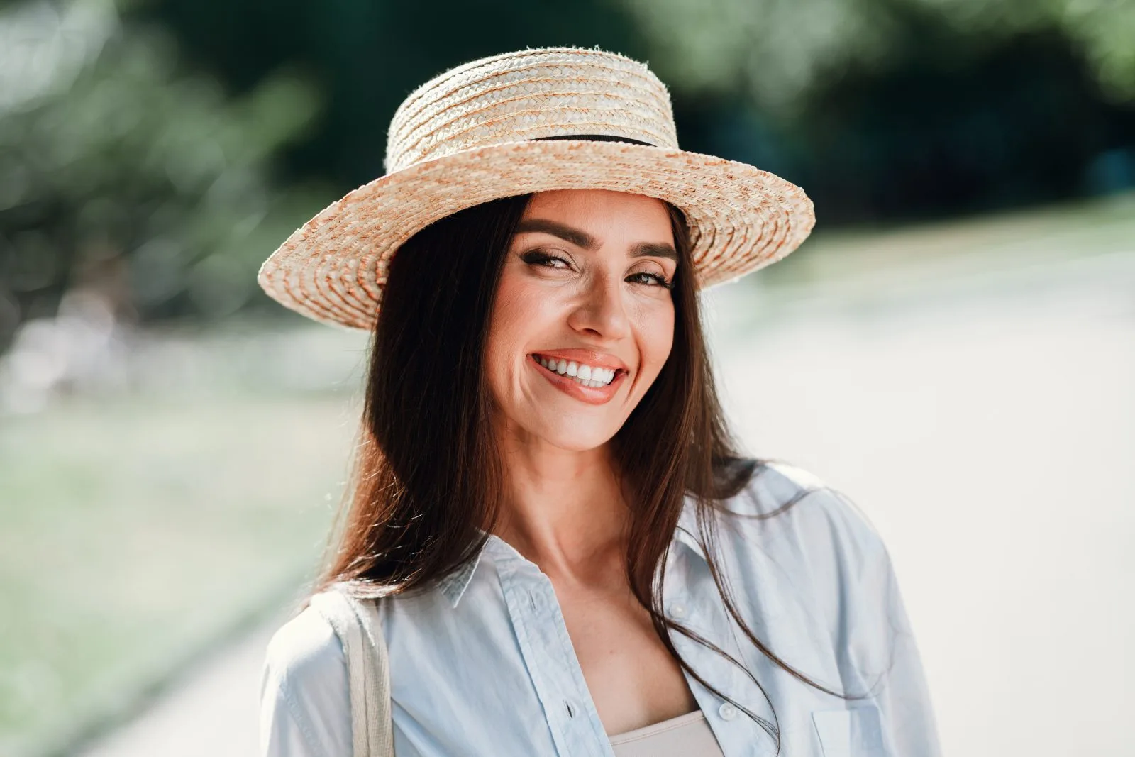 Smiling woman in a sun hat – online psychiatry in Corvallis, OR